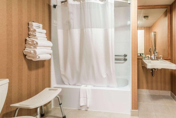 Bangor Suites Airport Hotel image 27