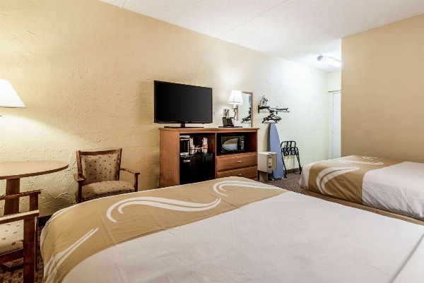 Bangor Suites Airport Hotel image 7